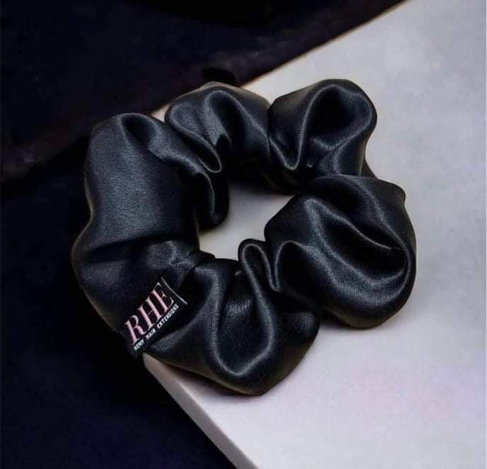 RHE SILK SCRUNCHIES